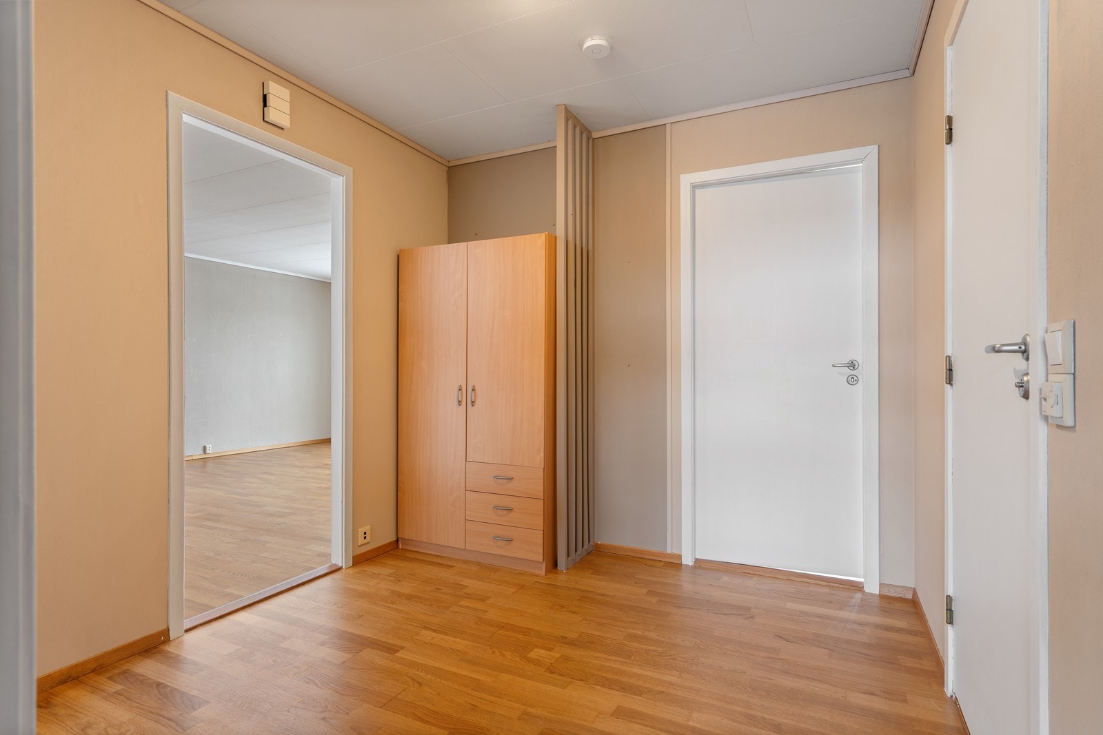 Gang med plass til garderobeskap Galleribilde