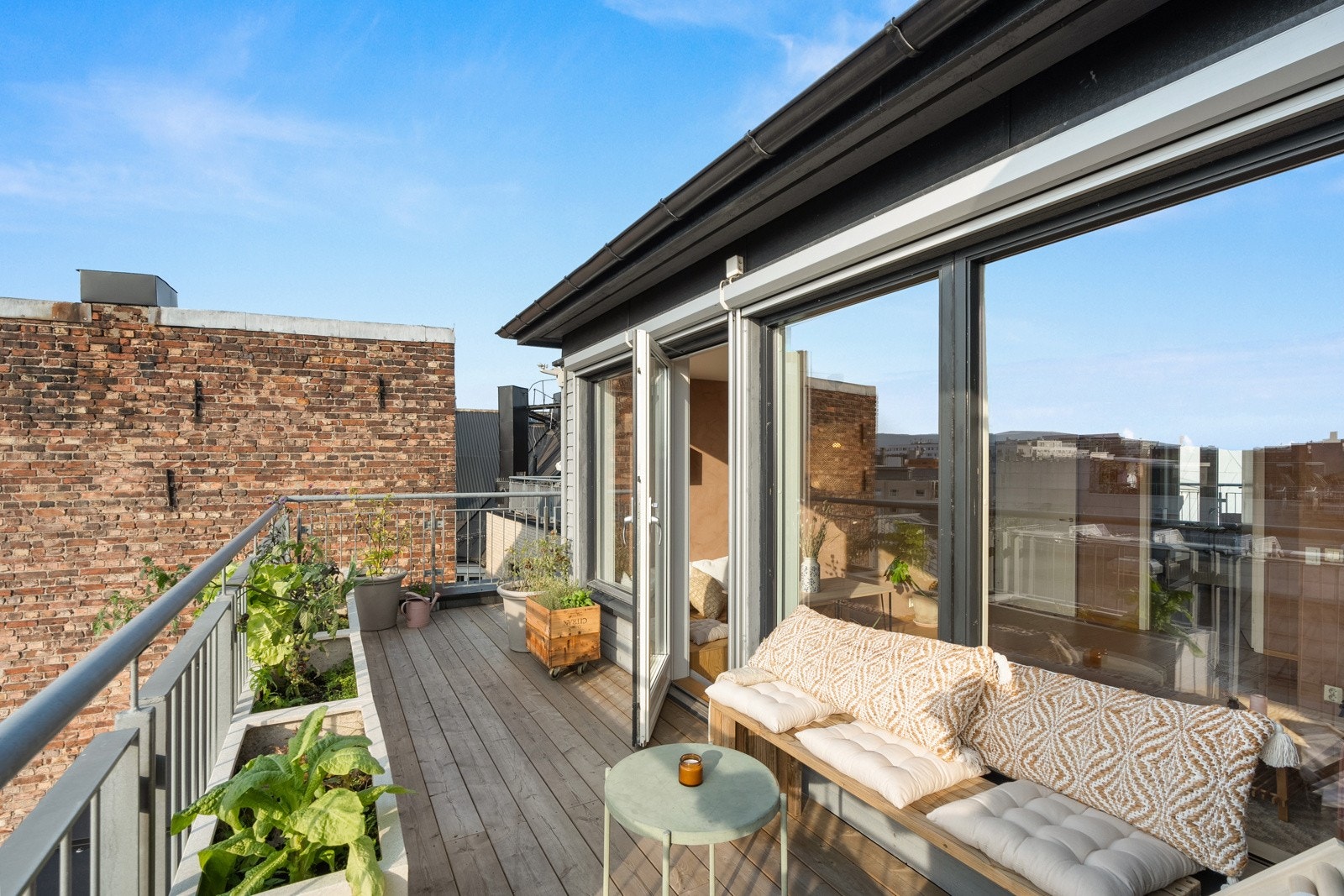 Takterrassen byr på flere soner. Galleribilde