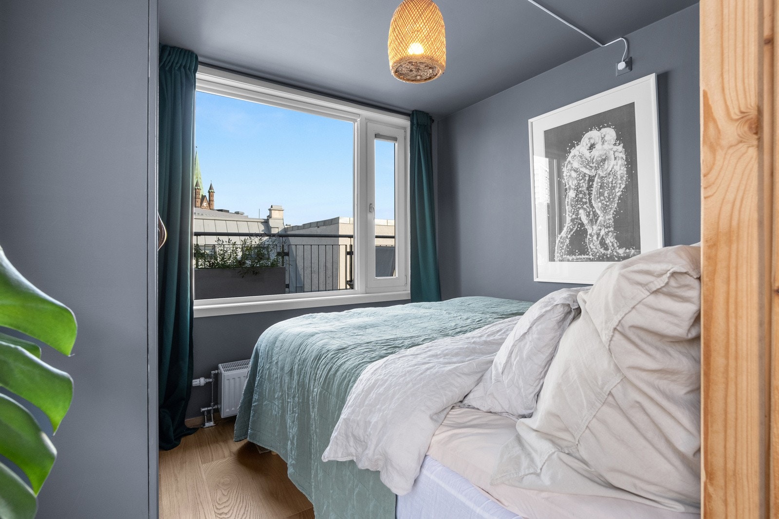 Hovedsoverommet har god plass til dobbeltseng og garderobeskap. Galleribilde