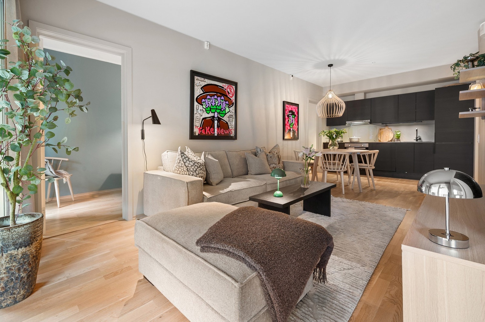 Bygget sto ferdigstilt i 2018, med moderne standard og komfortable fasiliteter som fjernvarme, balansert ventilasjon og heis. Galleribilde