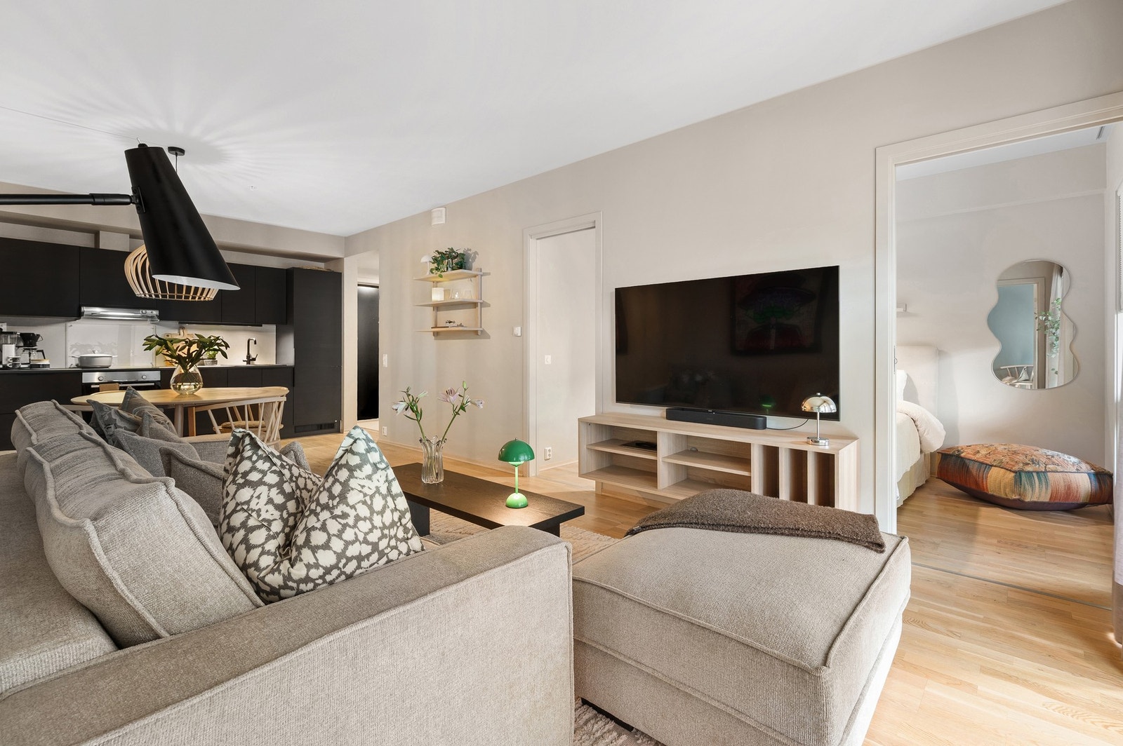 Fjernvarme som primær oppvarming, inkludert i felleskostnadene, gir en komfortabel og oversiktlig bokostnad. Galleribilde