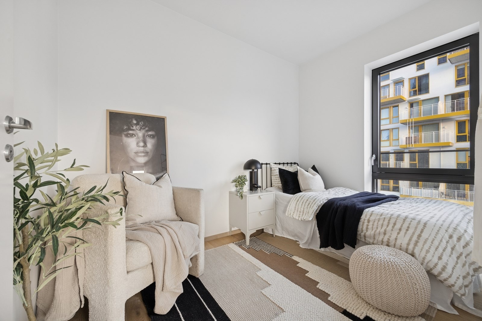 Soverom 2 på 7 kvm, ideelt som barnerom, gjesterom eller kontor. Galleribilde