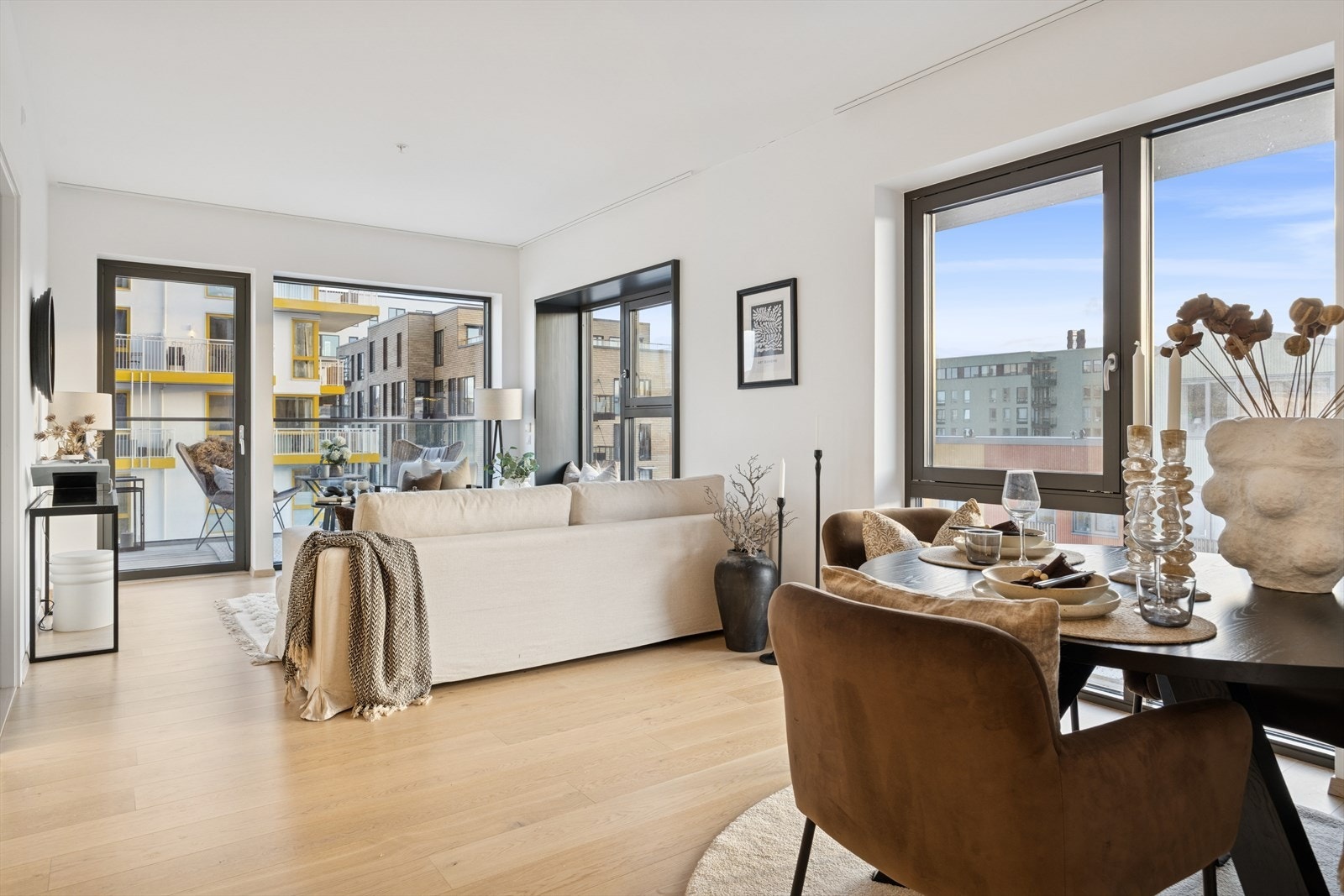 God plass til både sofa- og spisegruppe. Galleribilde