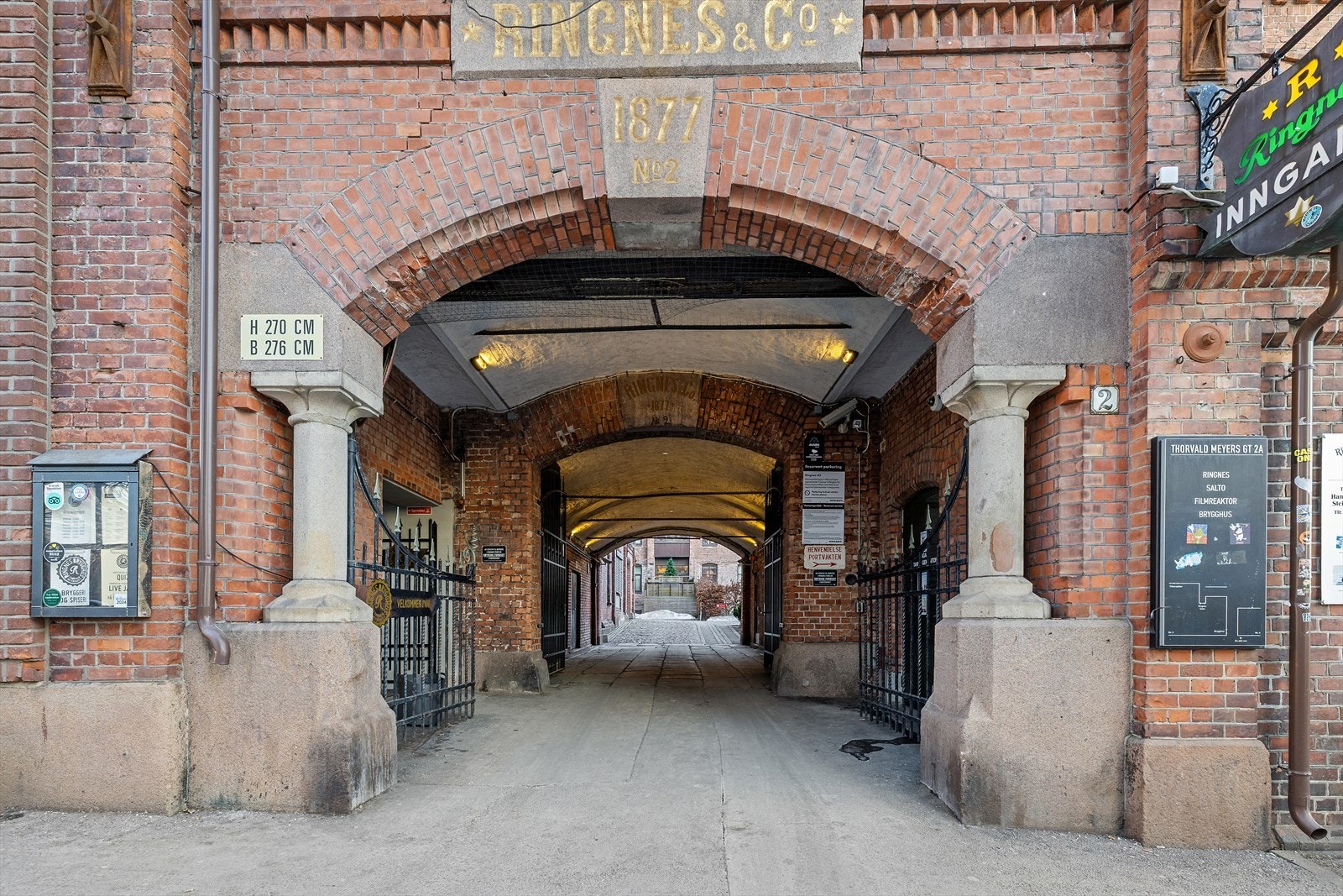 Ærverdig inngangsparti! Galleribilde