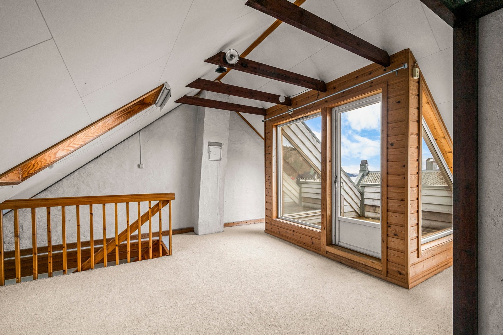 Fra loftstuen er det utgang til takterrasse på 5,3 kvm. Galleribilde