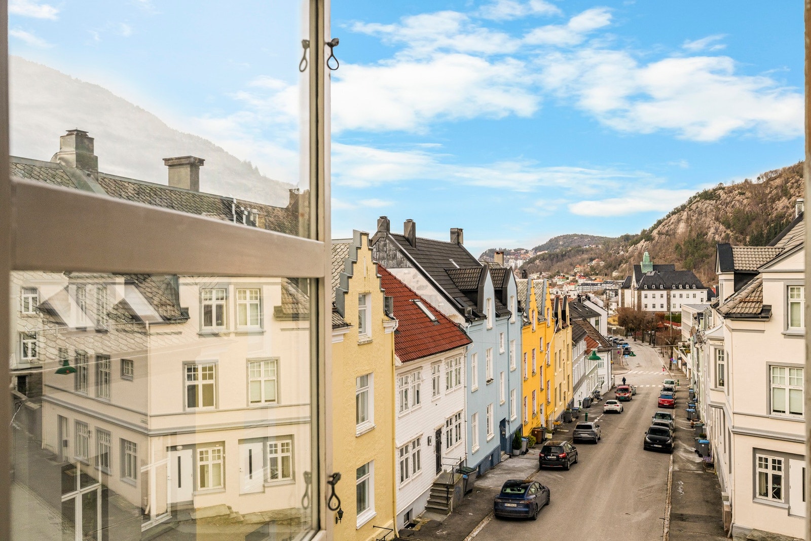 Utsikt mot Sandvikens sjarmerende gater. Galleribilde