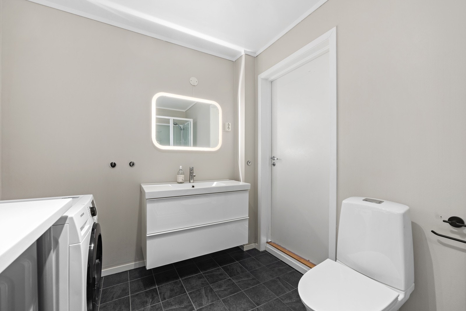 Pent bad som også fungerer som vaskerom Galleribilde