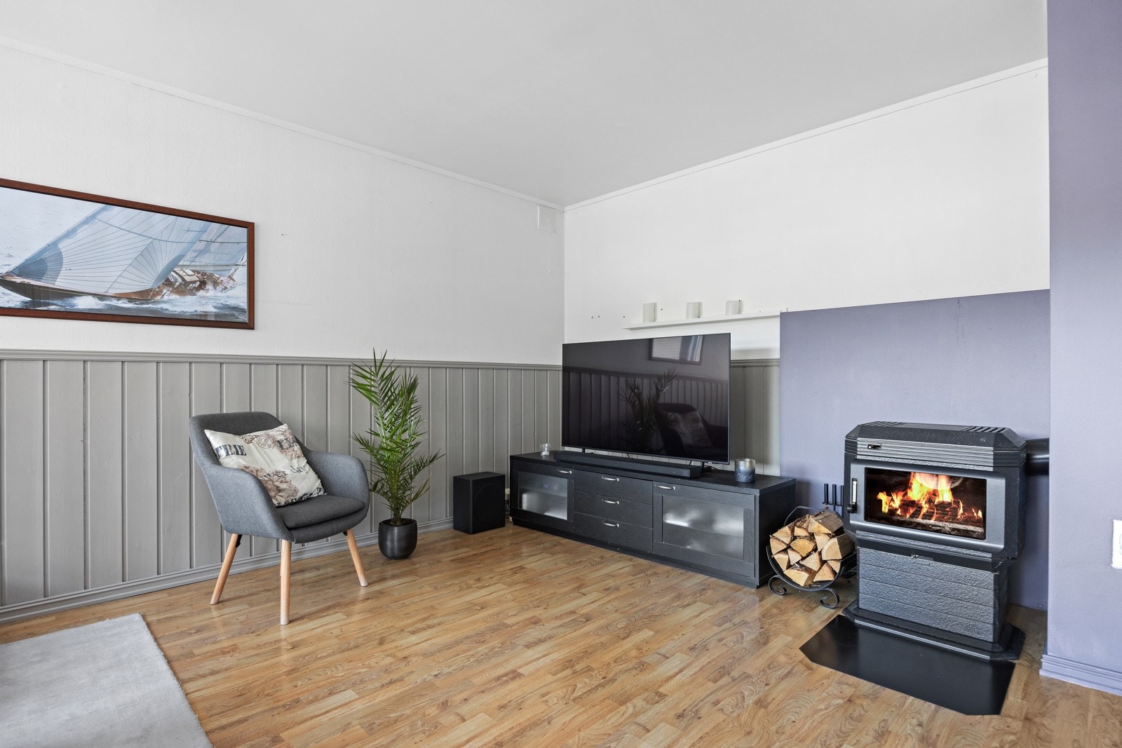 Peisovn er etablert i stue. Galleribilde