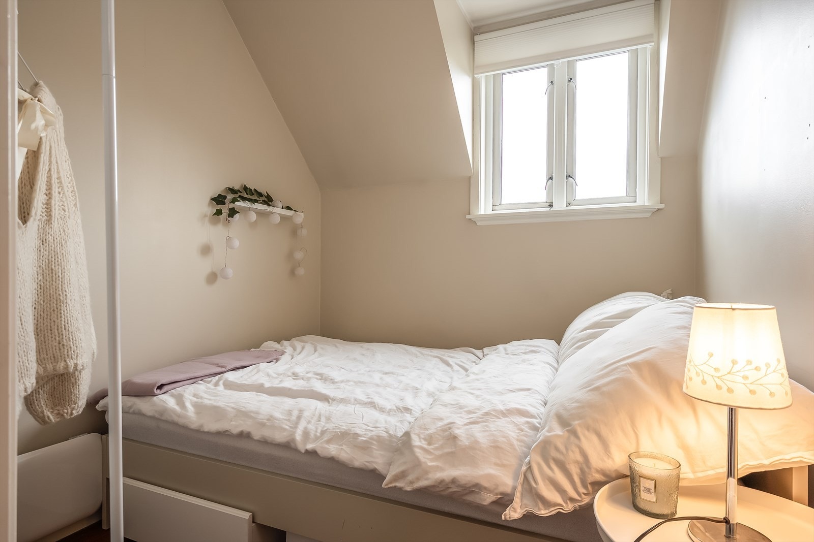 Det andre soverommet måler 5 m² og egner seg godt til utleie, med potensiale for gode leieinntekter. Galleribilde