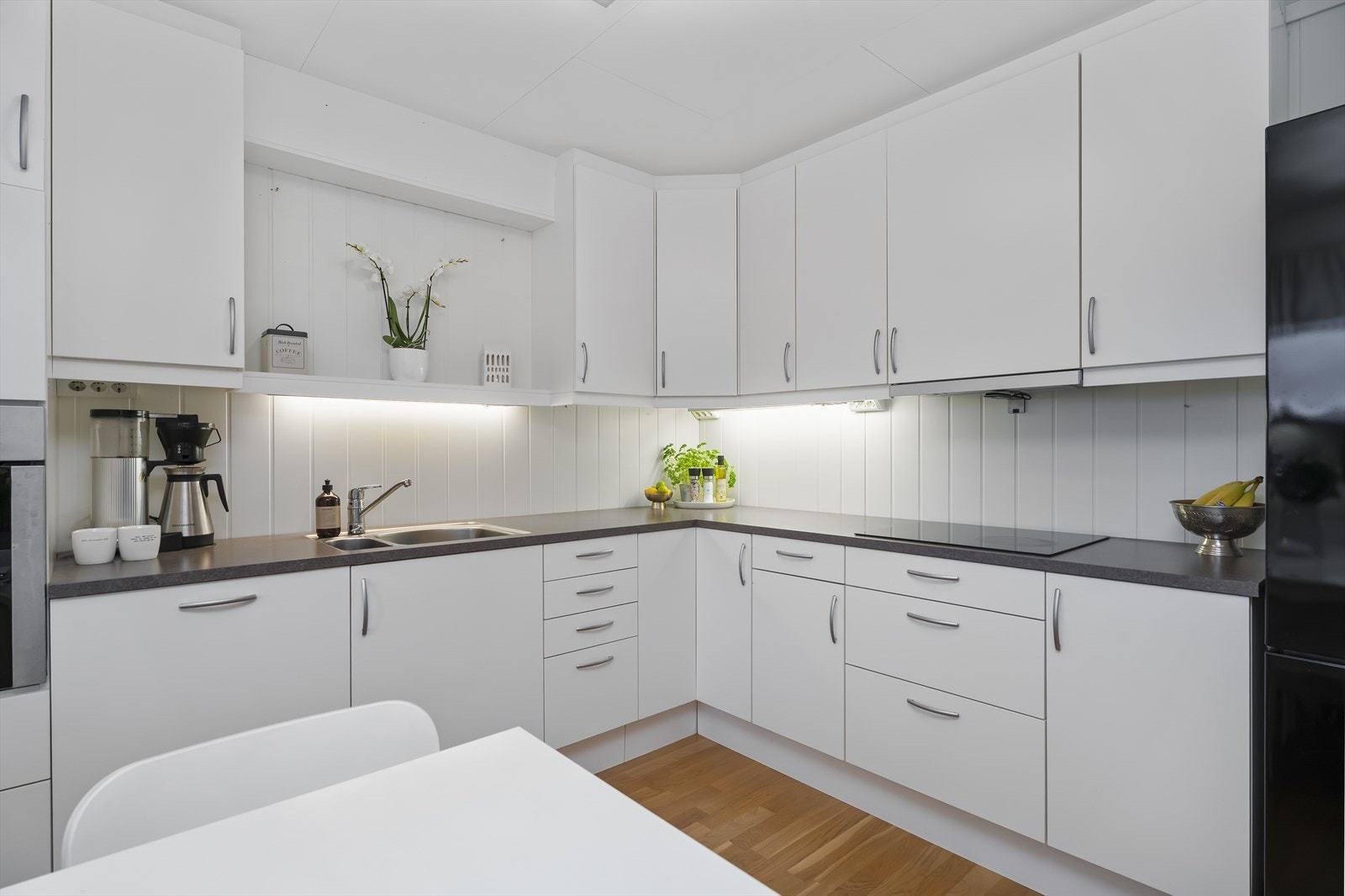 Samt en solid benkeplate i laminat. Galleribilde