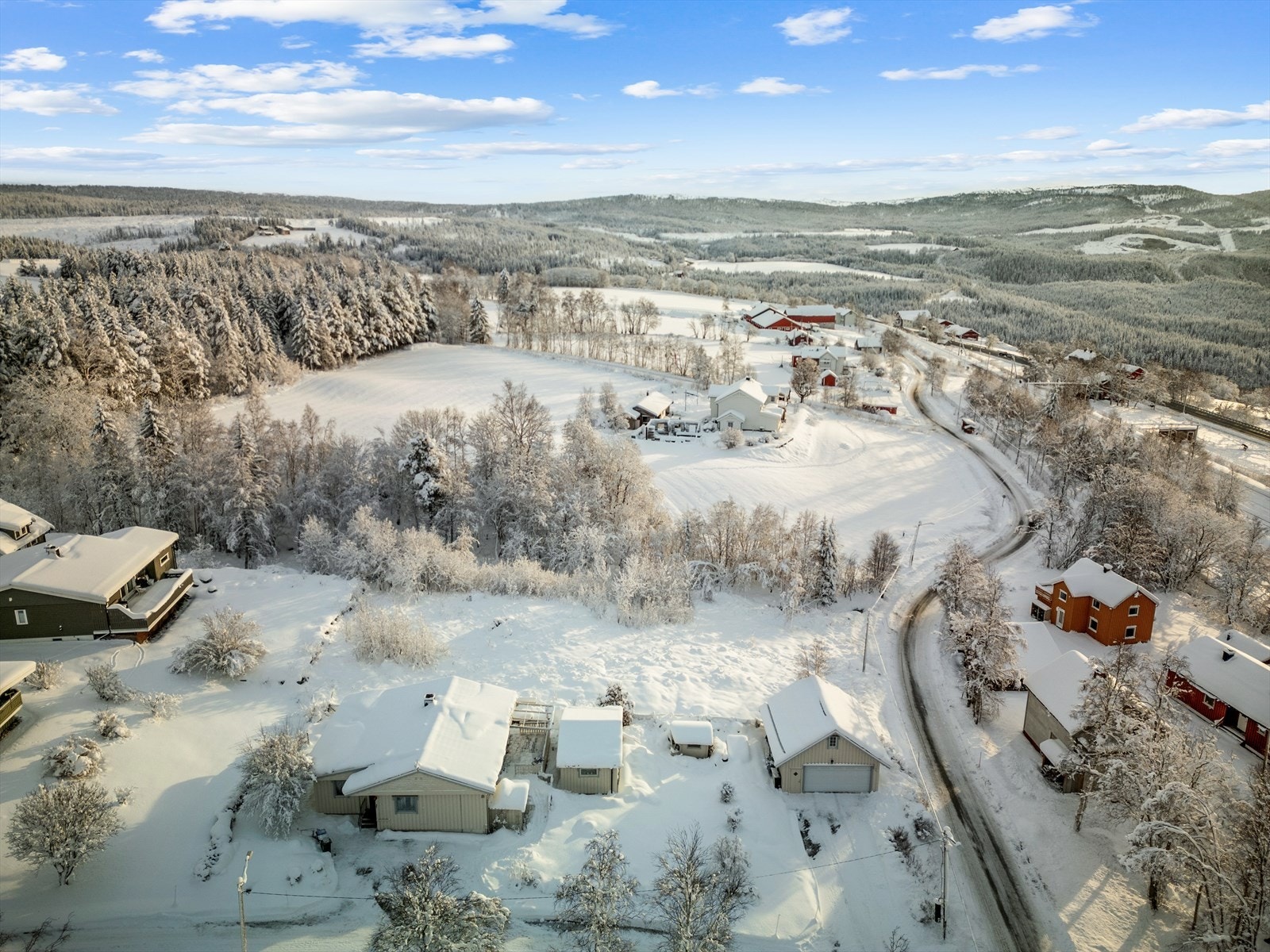 Med omtrent 40 minutters kjøring når du Nerskogen skisenter, som tilbyr et familievennlig og velholdt skianlegg med bakker for både store og små. Ønsker du et større alpinanlegg, ligger Oppdal skisenter ca. én times kjøretur unna. Galleribilde