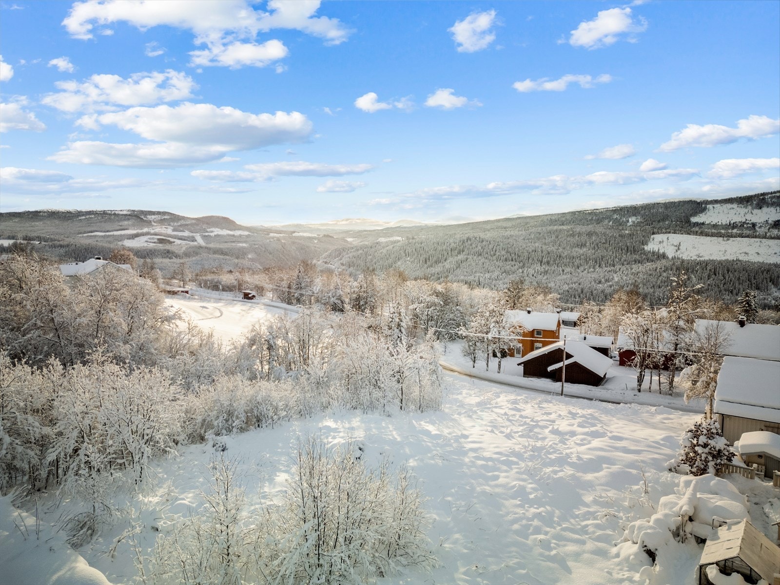 Velkommen til Berkåk og Lerkeveien. En stor tomt delvis regulert til bolig med flott beliggenhet i skjønne naturomgivelser. Foto: Jon Kristian Haukdal Galleribilde