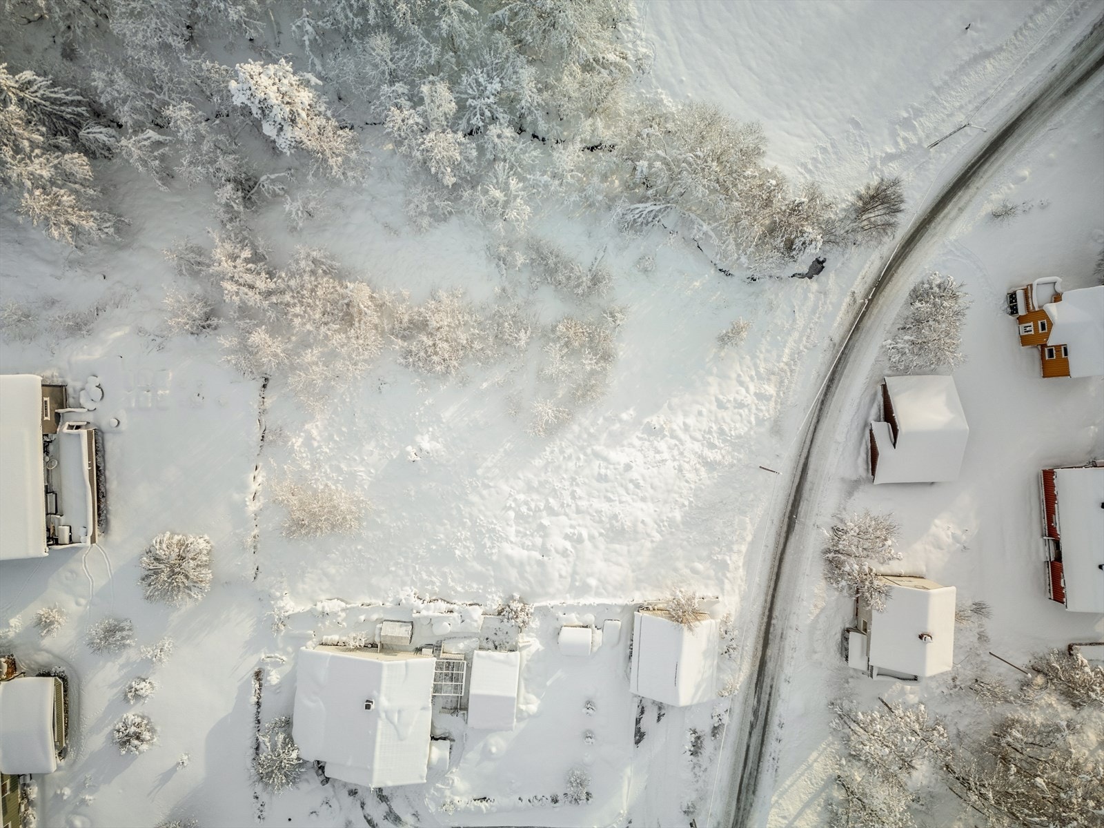 Tomten er av god størrelse på hele 2 399m². Galleribilde