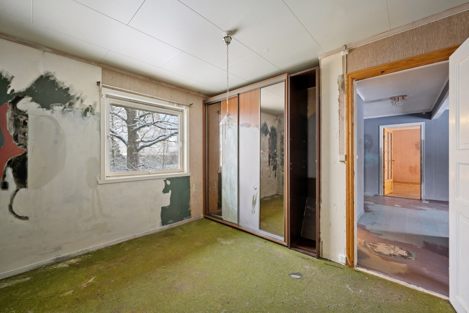 Hovedsoverommet er utstyrt med skyvedørsgarderobe. Galleribilde