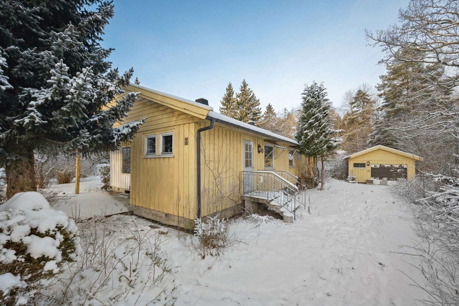 Solbergveien 93 er en enebolig med alt på ett plan i landlige omgivelser. Galleribilde