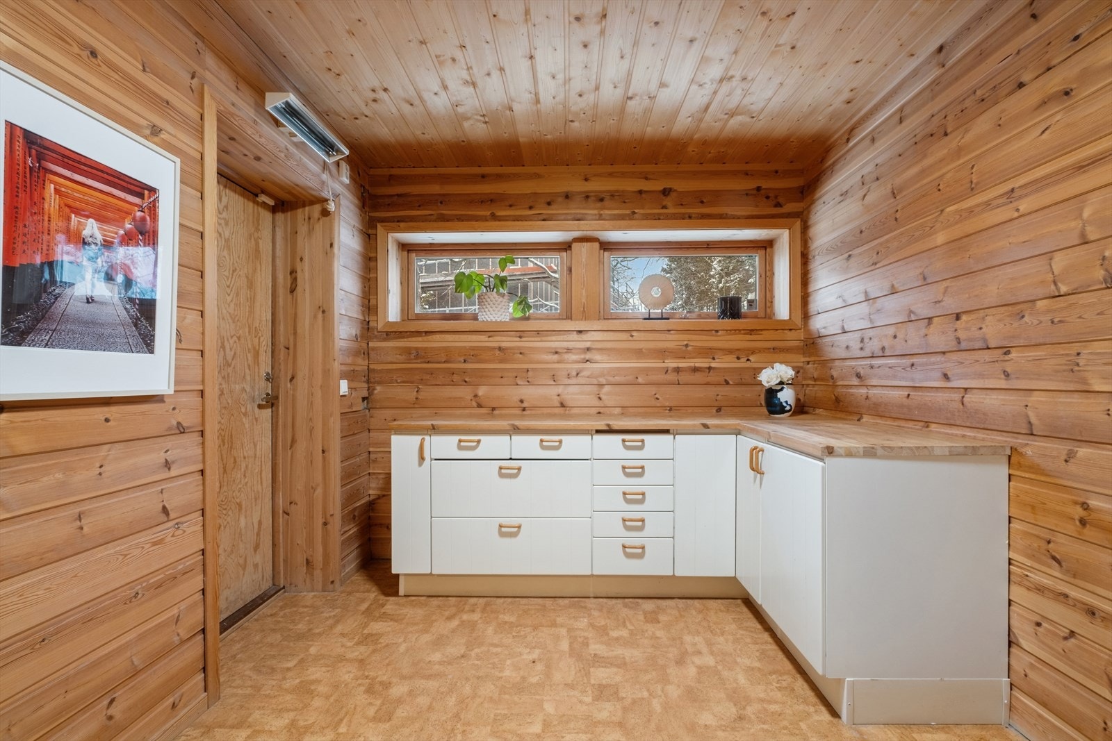 Bod i underetasje med direkte tilgang til uteområde. Galleribilde