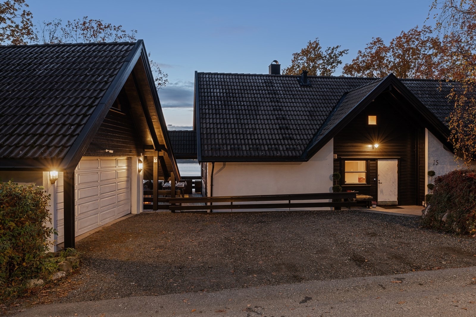 Eiendommen ligger i et populært og sentralt boligområde på Kallum i Moss kommune, rett utenfor sentrum. Galleribilde