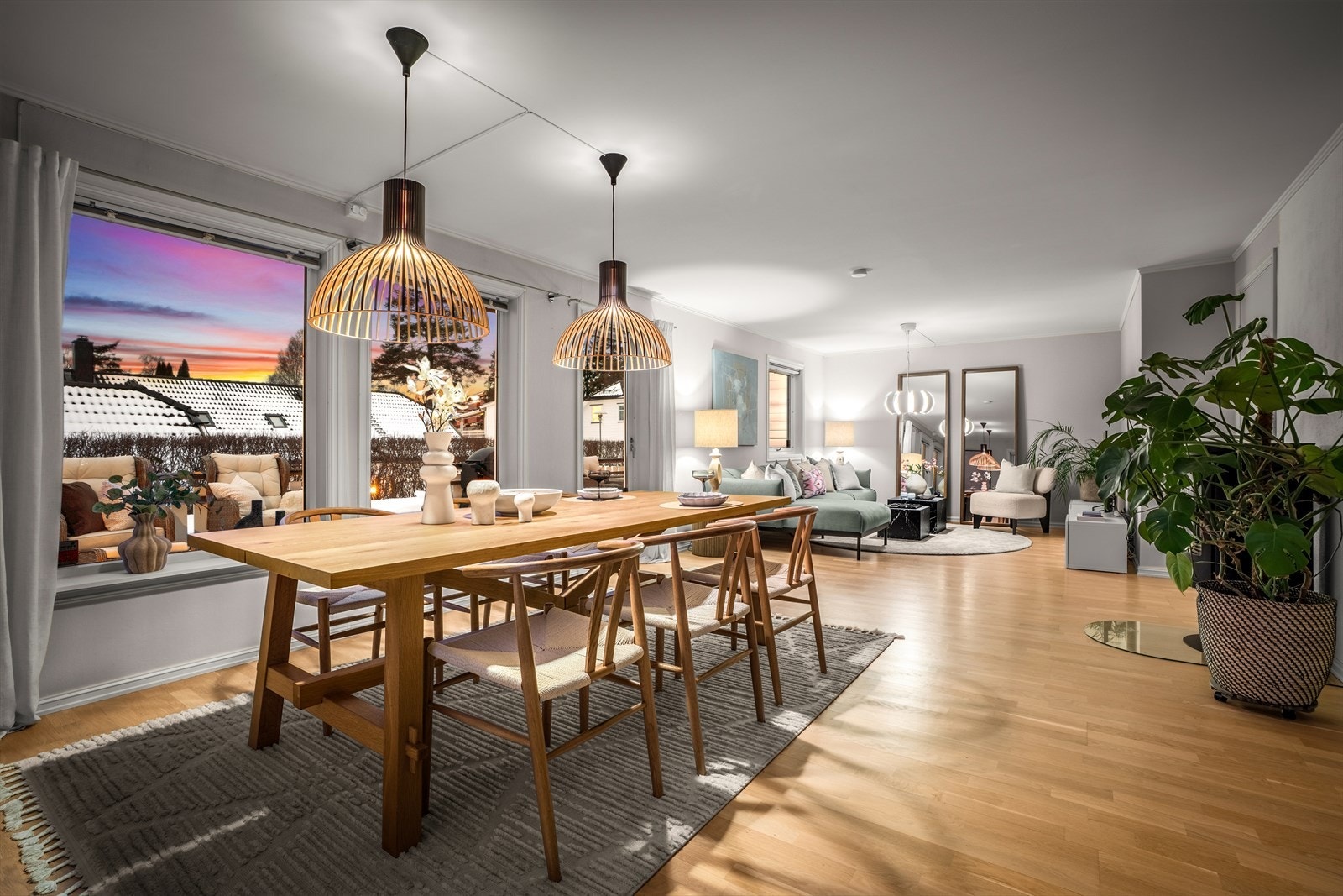 Kveldsstemning i stuen. Galleribilde