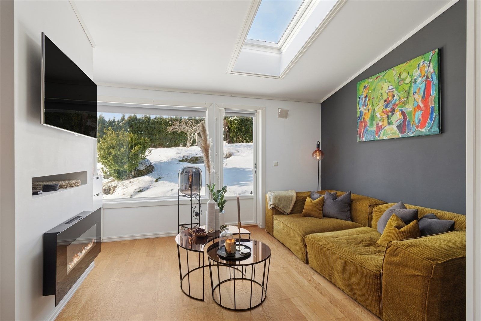 Den åpne utformingen gir gode møbleringsmuligheter og en romfølelse som oppleves både luftig og harmonisk. Galleribilde