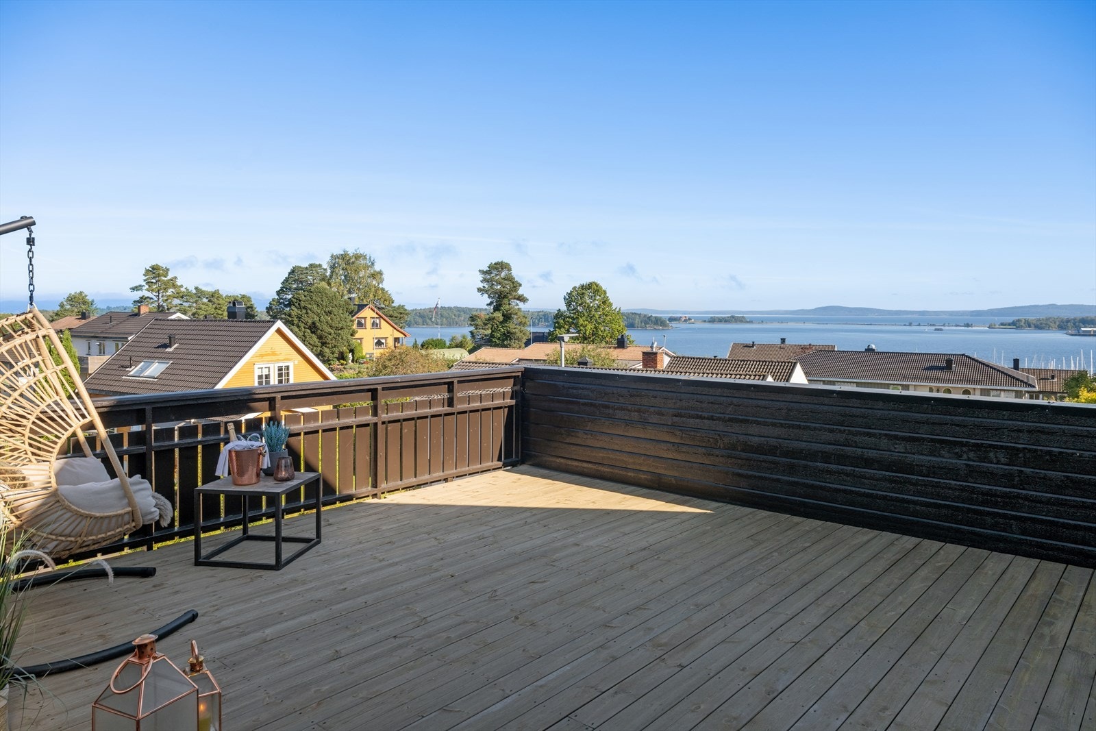 Dette er uten tvil et av boligens store høydepunkter - et nydelig uteområde som virkelig løfter bokvaliteten. Galleribilde