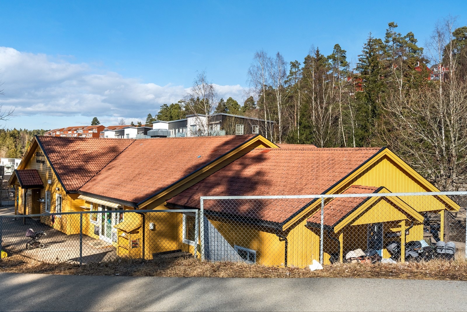 Solbakken barnehage ligger kun få minutter gange fra boligen. Galleribilde