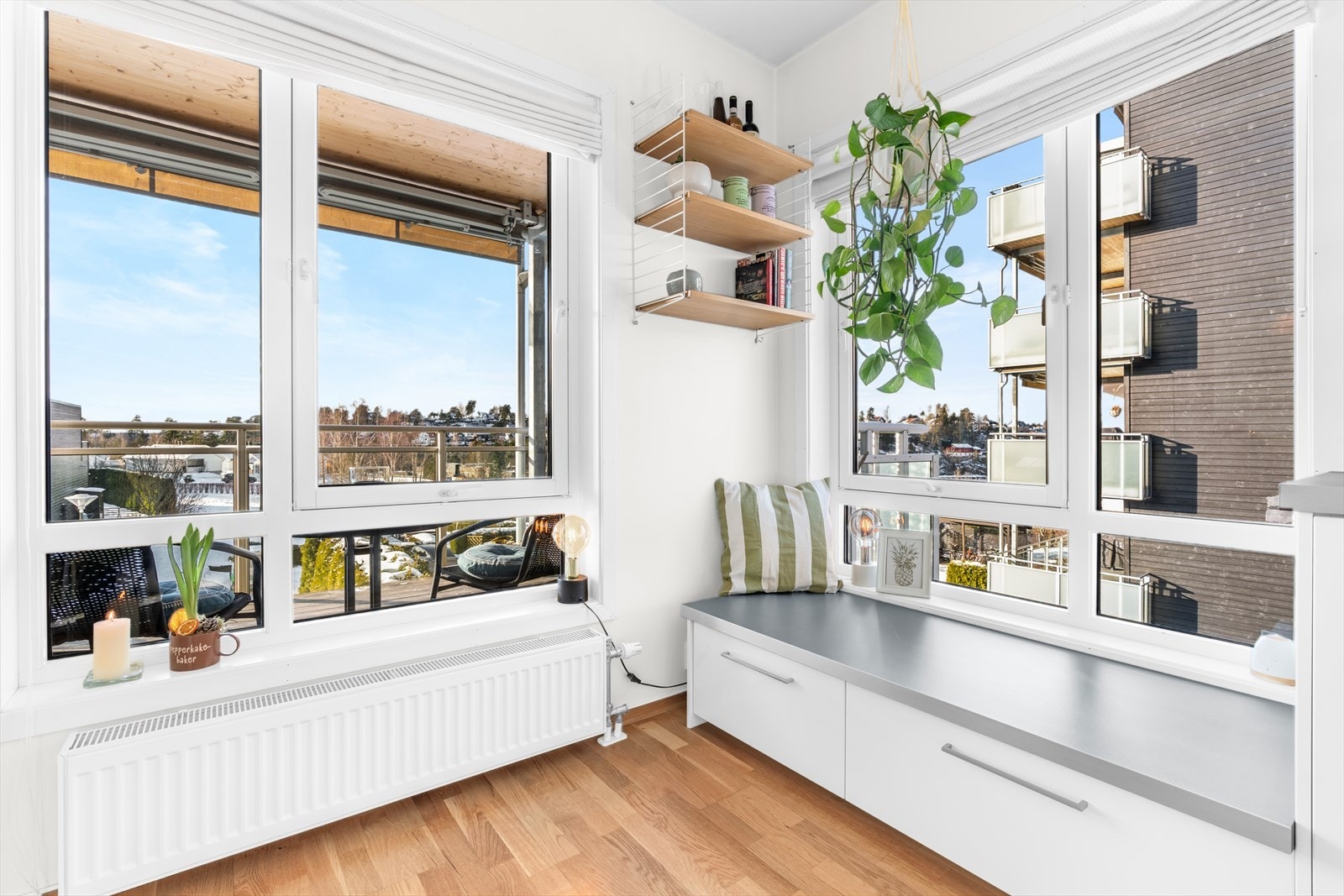 Oppvarming fra radiatorer. Varmt forbruksvann fra sentralvarmeanlegg. Galleribilde