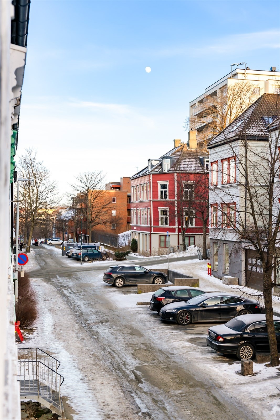 Boligsoneparkering rett utenfor døren. Galleribilde