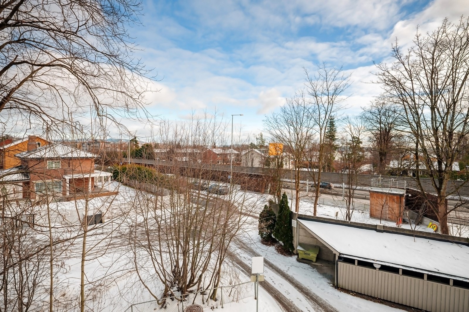 Skjermet og tilbaketrukket beliggenhet og hyggelig utsyn. Galleribilde