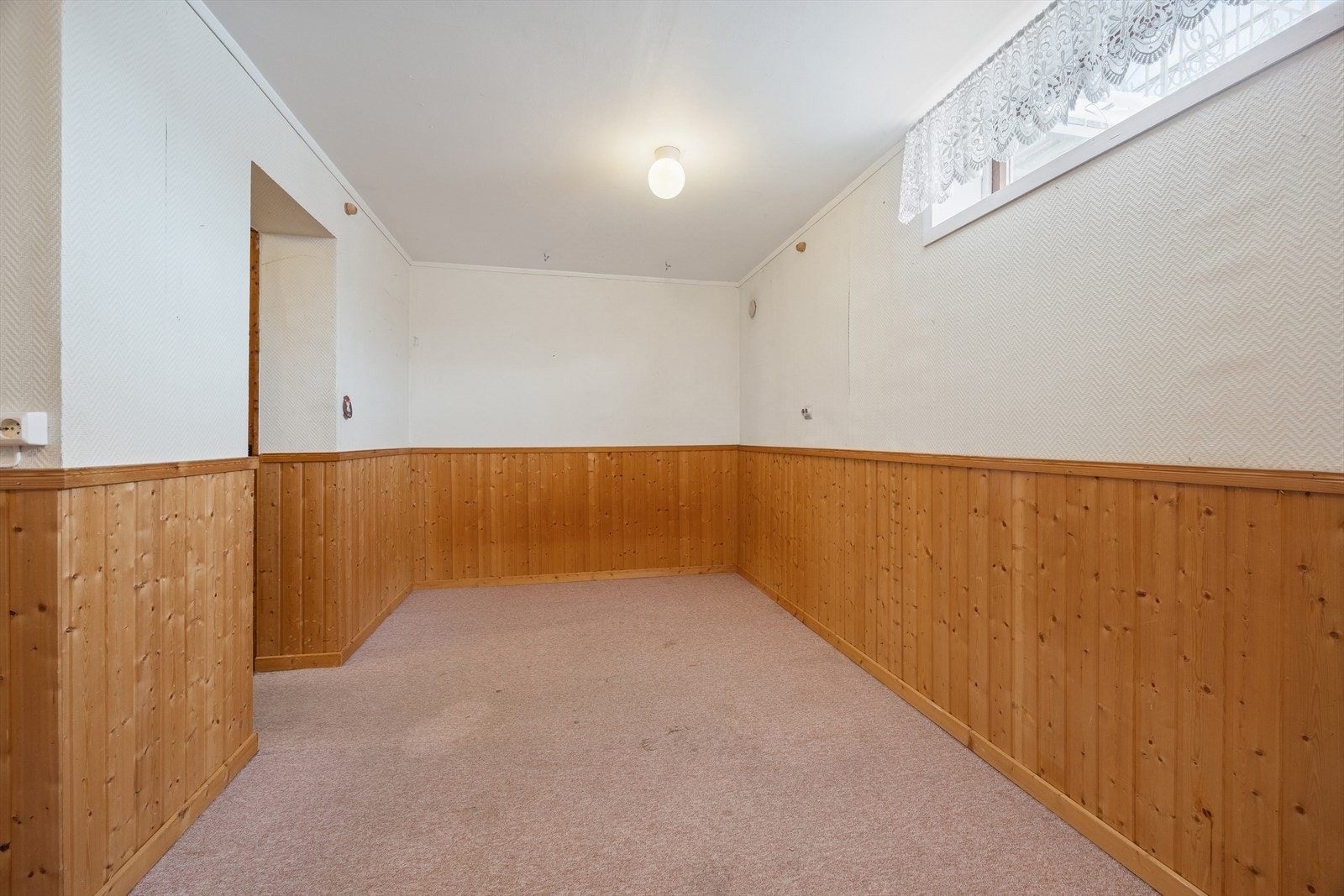 Det er flere boder i kjelleren som gir god plass til lagring og oppbevaring. Galleribilde