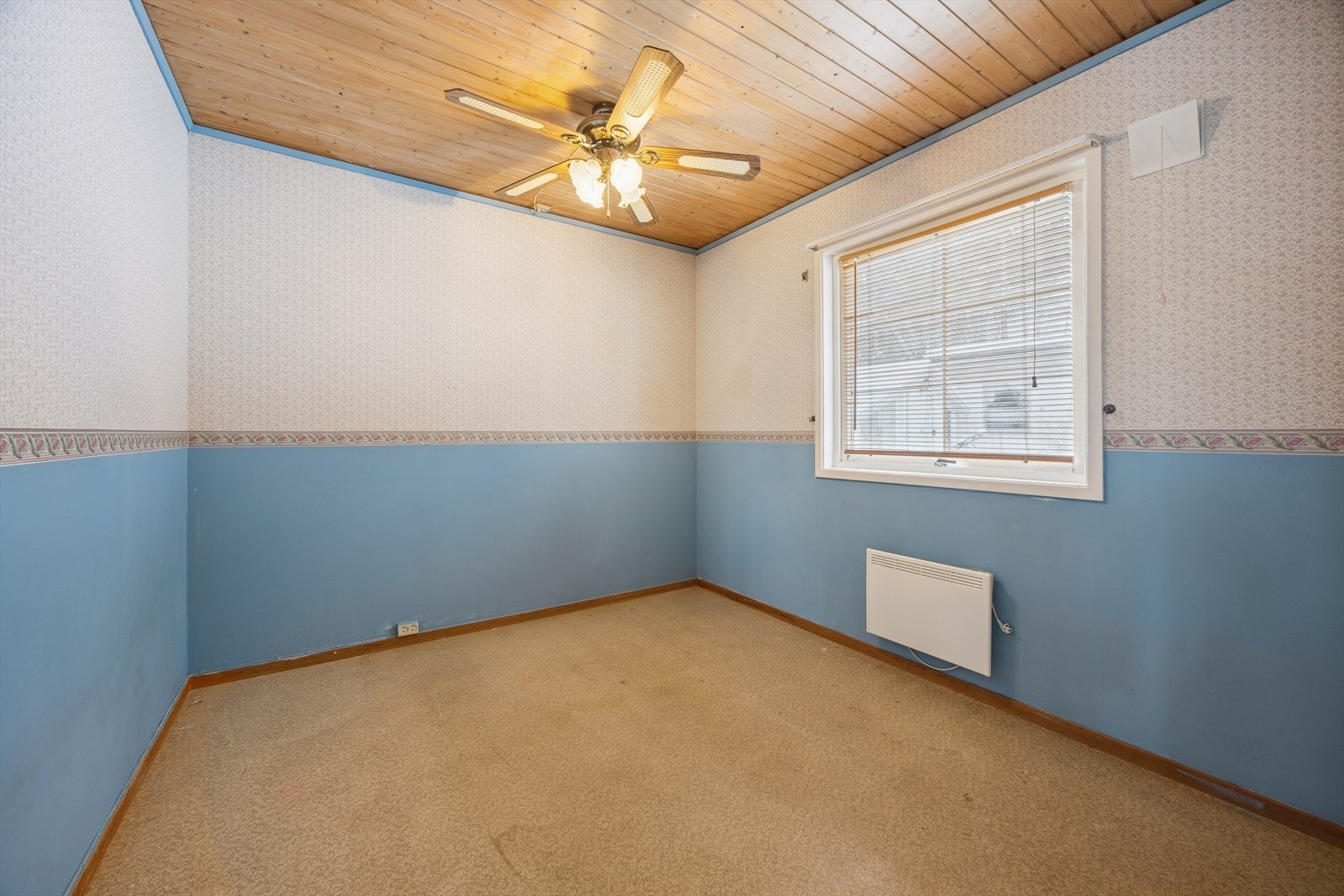 Det er to soverom av god størrelse i boligens første etasje. Galleribilde