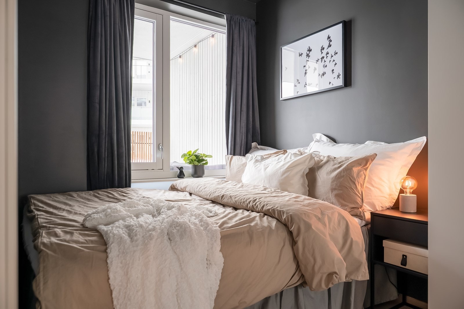 Romslig soverom på 9,9 m² og oppleves som svært innbydende. Galleribilde