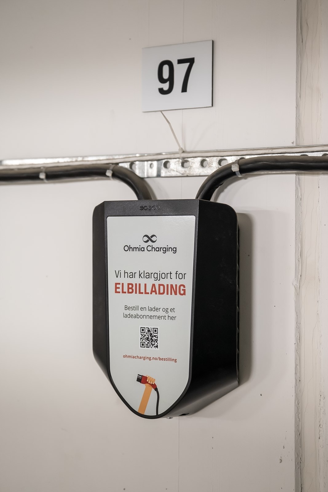 Det er også gjort klart for mulighet til å etablere egen ladeboks for el-bil på parkeringsplassen. Galleribilde