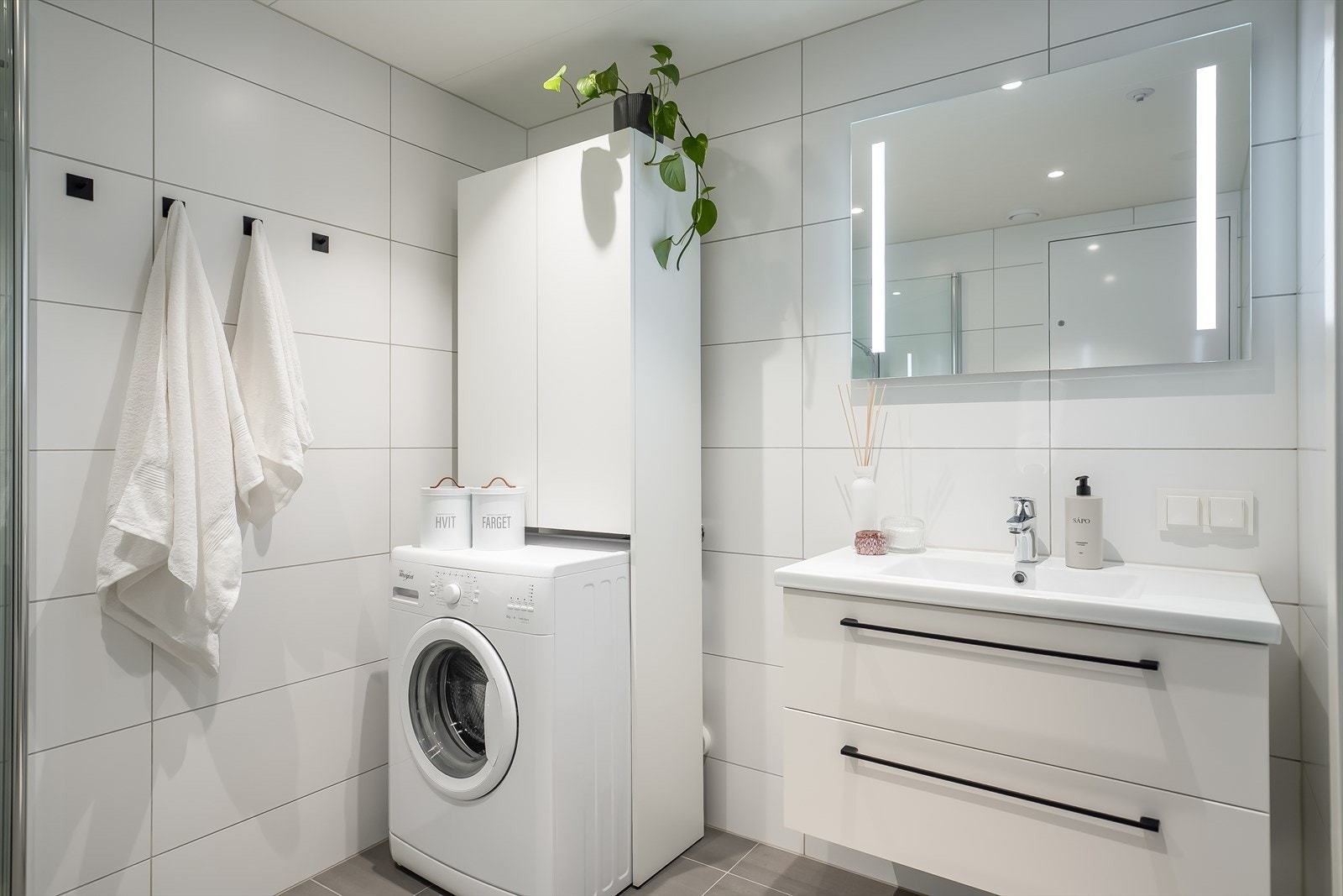 Strøkent flislagt bad på 5 m² vurdert til tilstandsgrad 0 av takstmann. Galleribilde