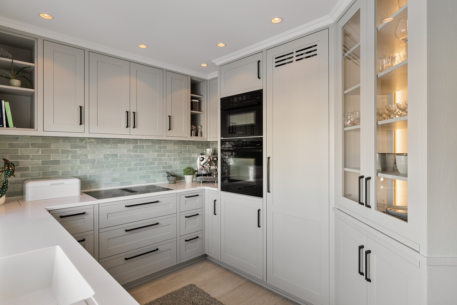 Integrerte hvitevarer på kjøkken følger boligen ved handelen Galleribilde