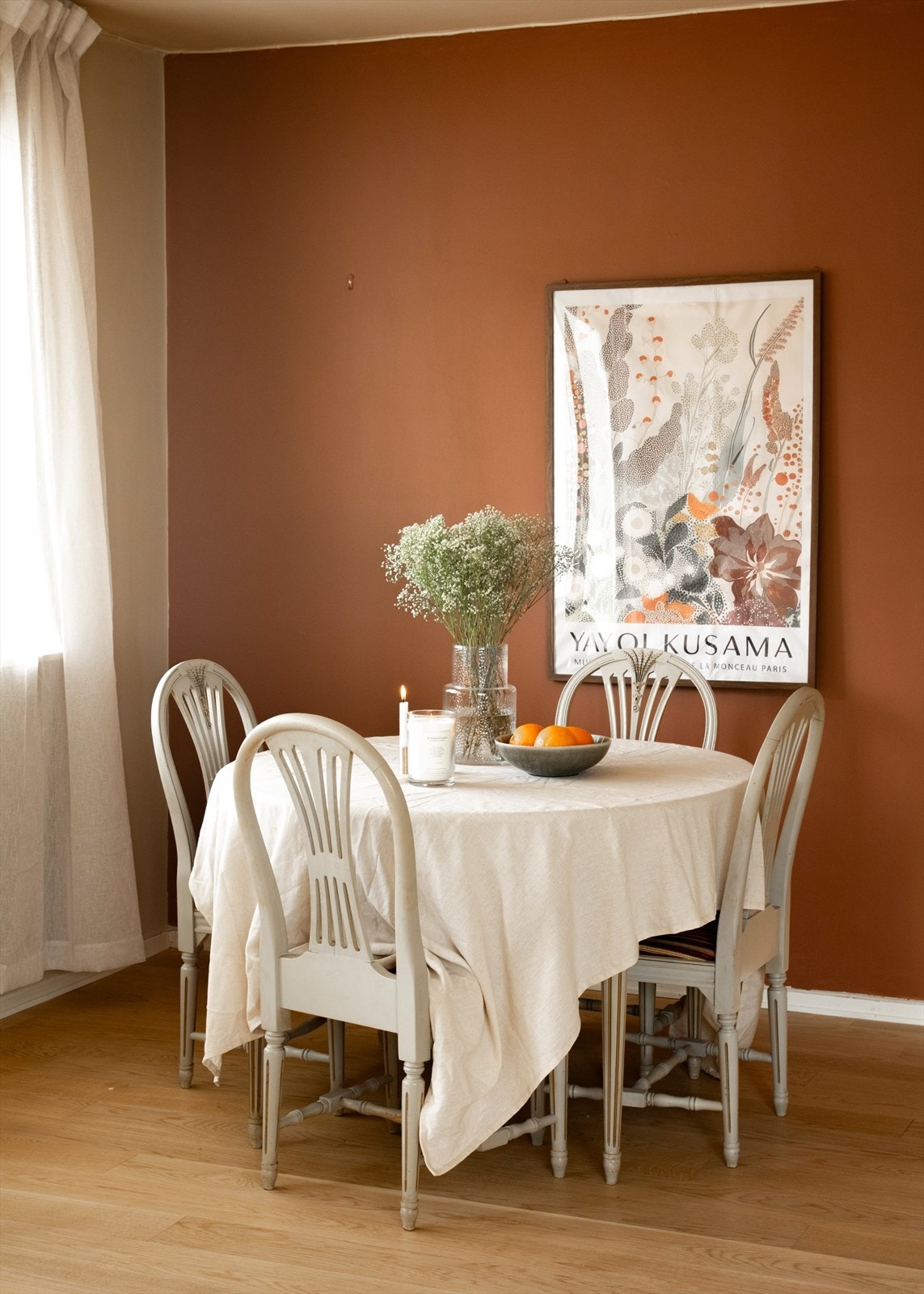 I tilknytning til stuen er det en naturlig plass for en hyggelig spiseplass. Galleribilde