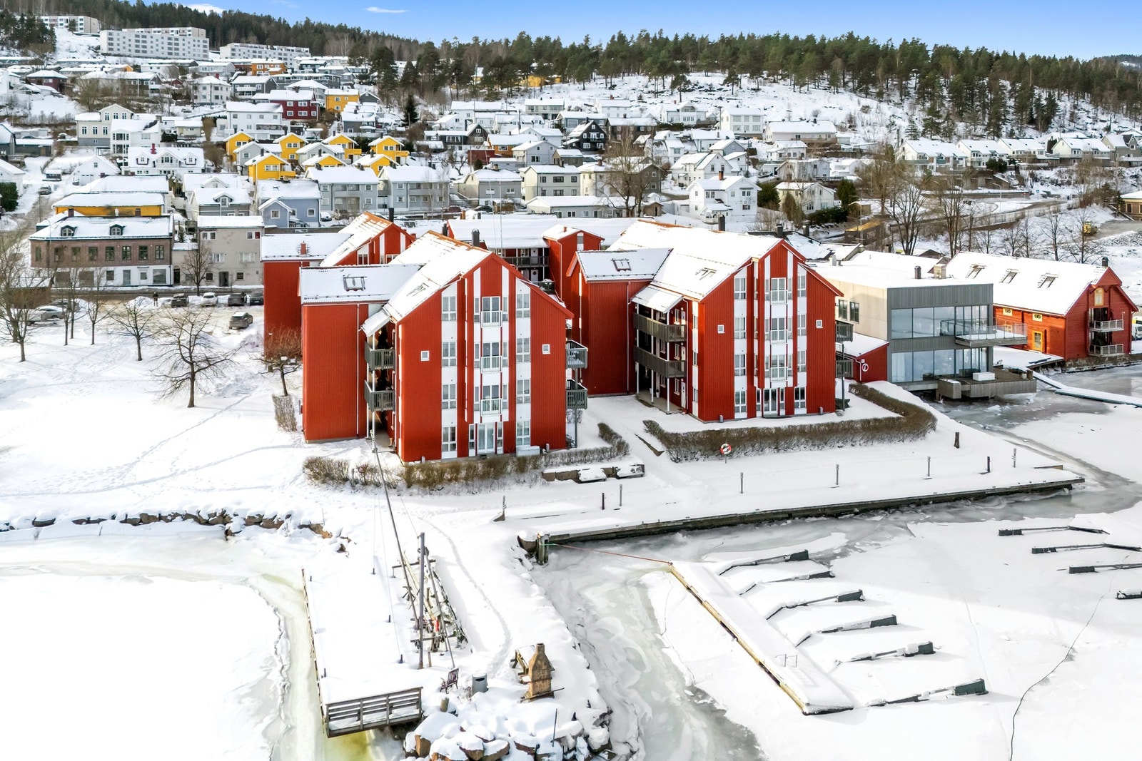 Med leiligheten følger det også en båtplass på felles brygge. Galleribilde