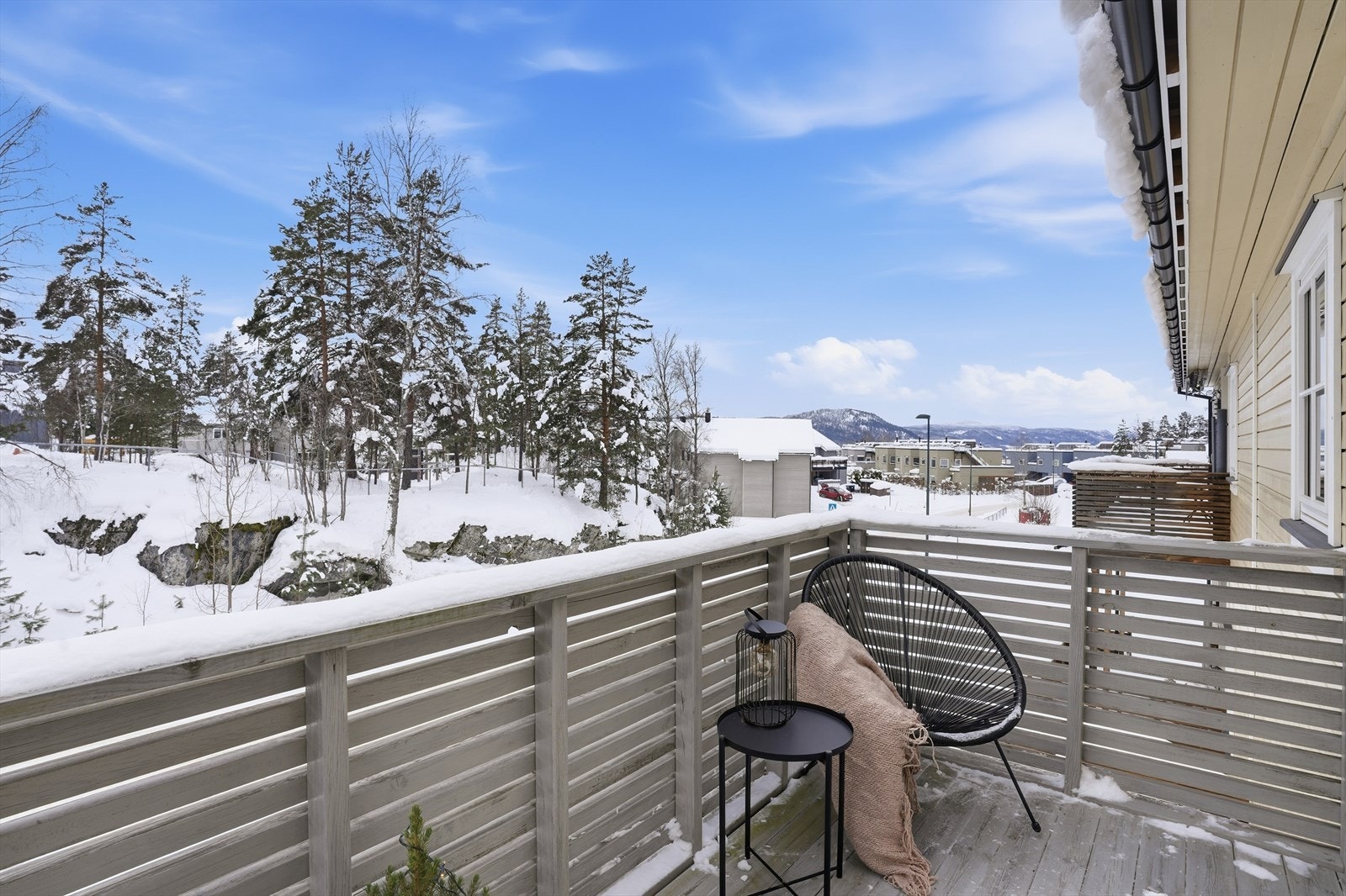 Balkong med plass til utemøbler. Galleribilde