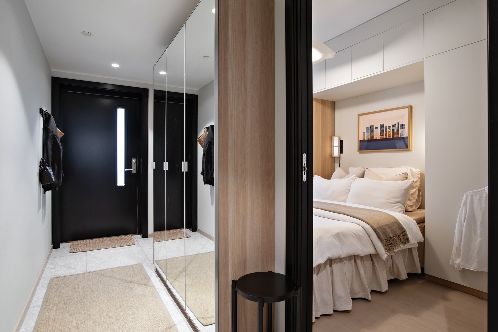 - Entrè med adkomst til soverommet - Galleribilde