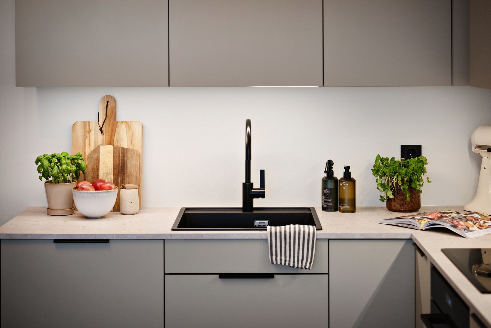 - Gode kvaliteter som armatur fra Dornbracht og kum fra Franke - Galleribilde