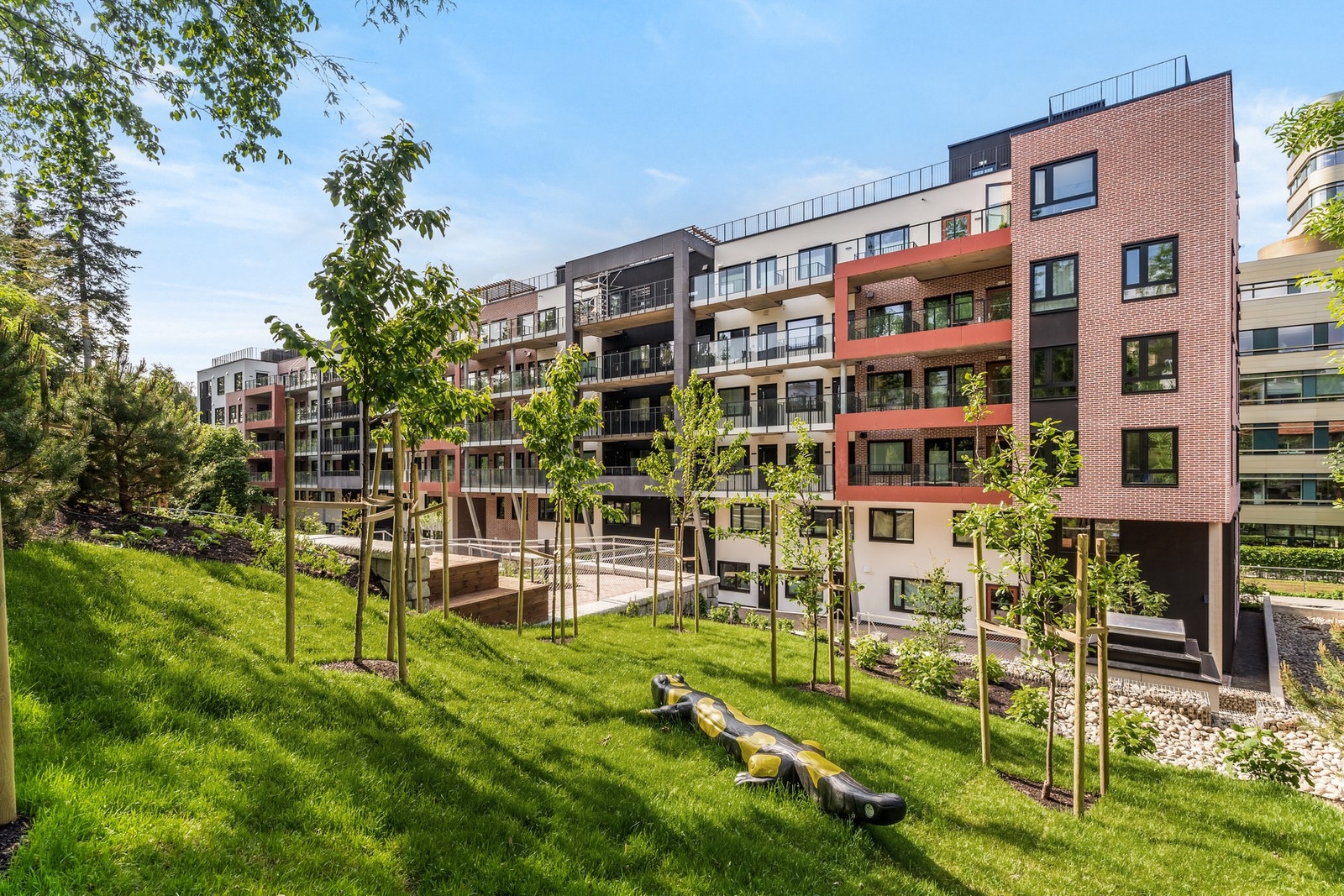 - Flotte fellesarealer som stor sykkelparkering i garasje, sykkelvask og pent opparbeidet bakhage - Galleribilde