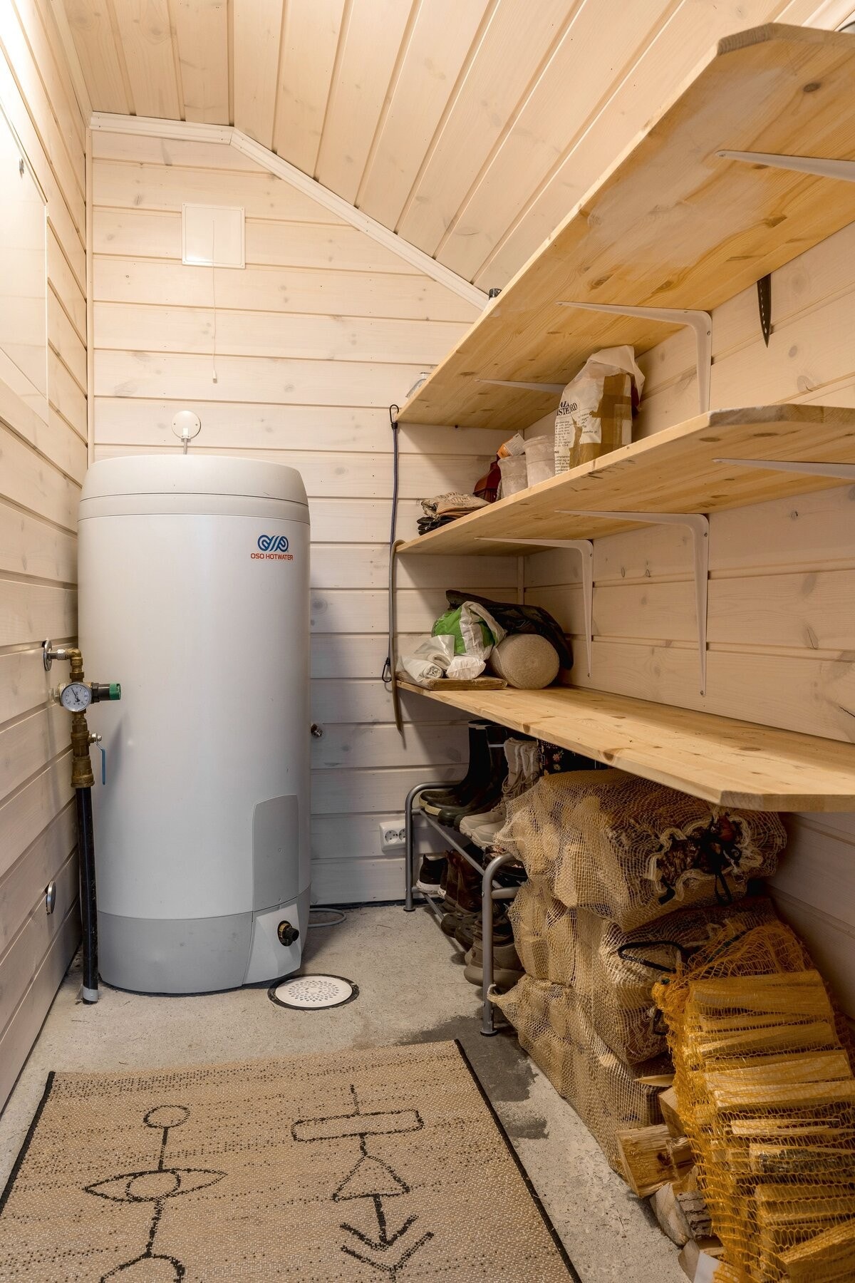 Bod/teknisk rom ved inngangsparti. Galleribilde