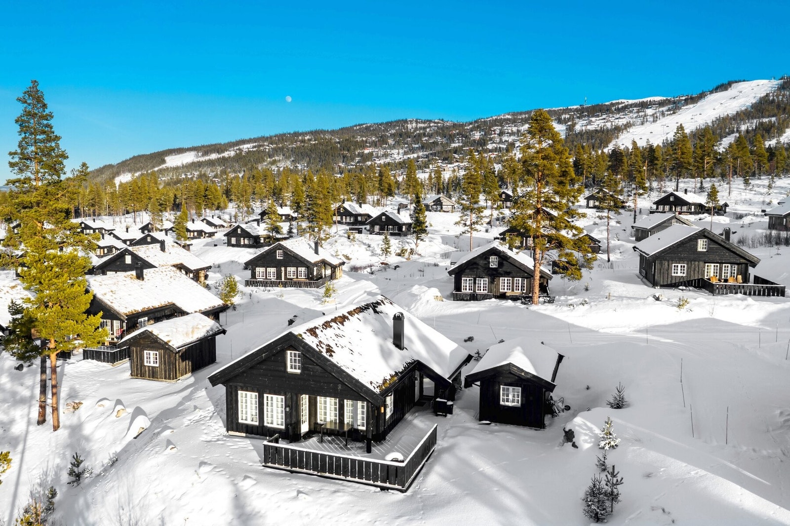 Velkommen til Ekornvegen 6, en flott og moderne hytte som ligger fint til på Nesfjellet! Galleribilde