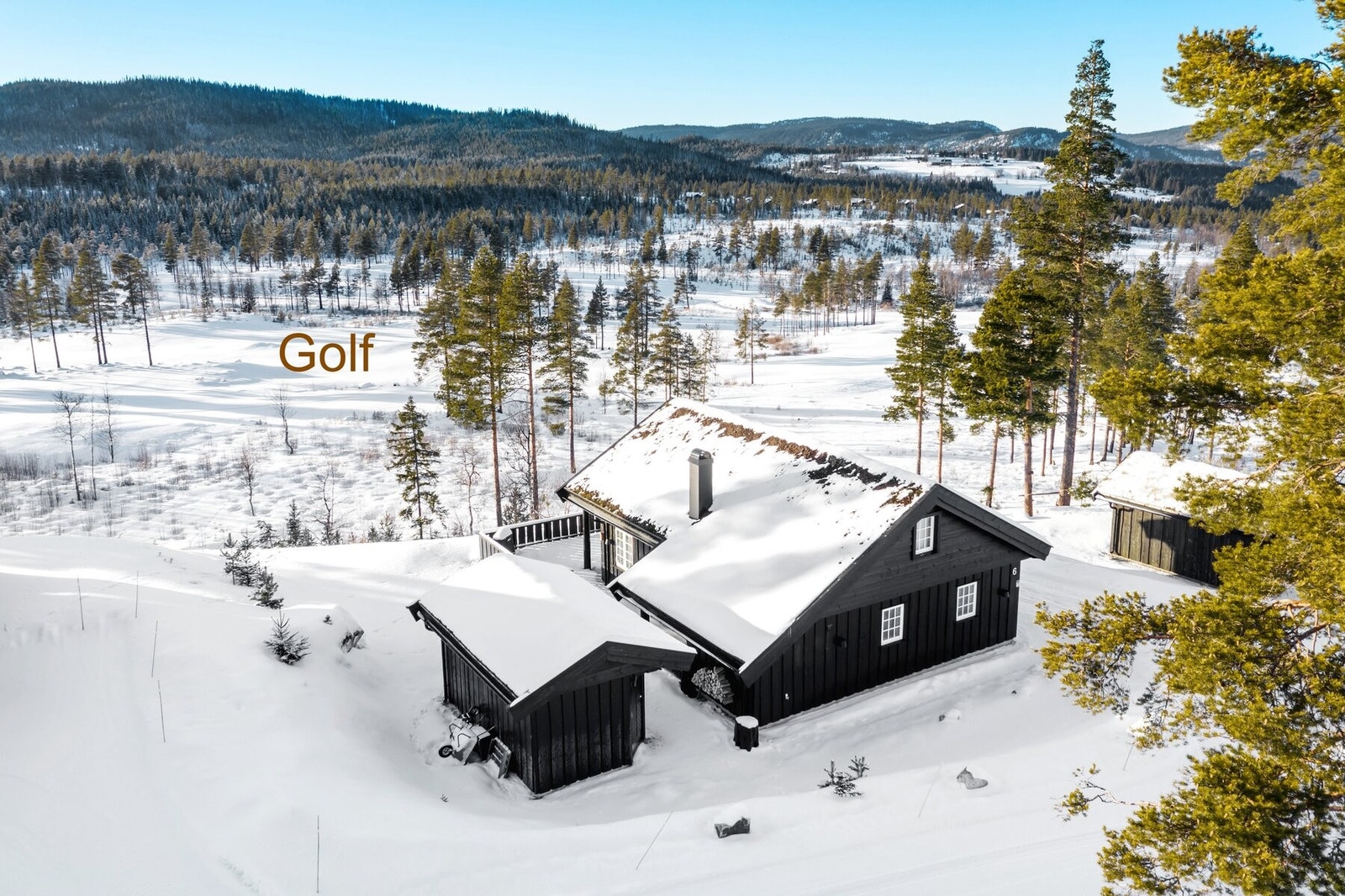 Golfbanen ligger kun et golfslag unna. Galleribilde