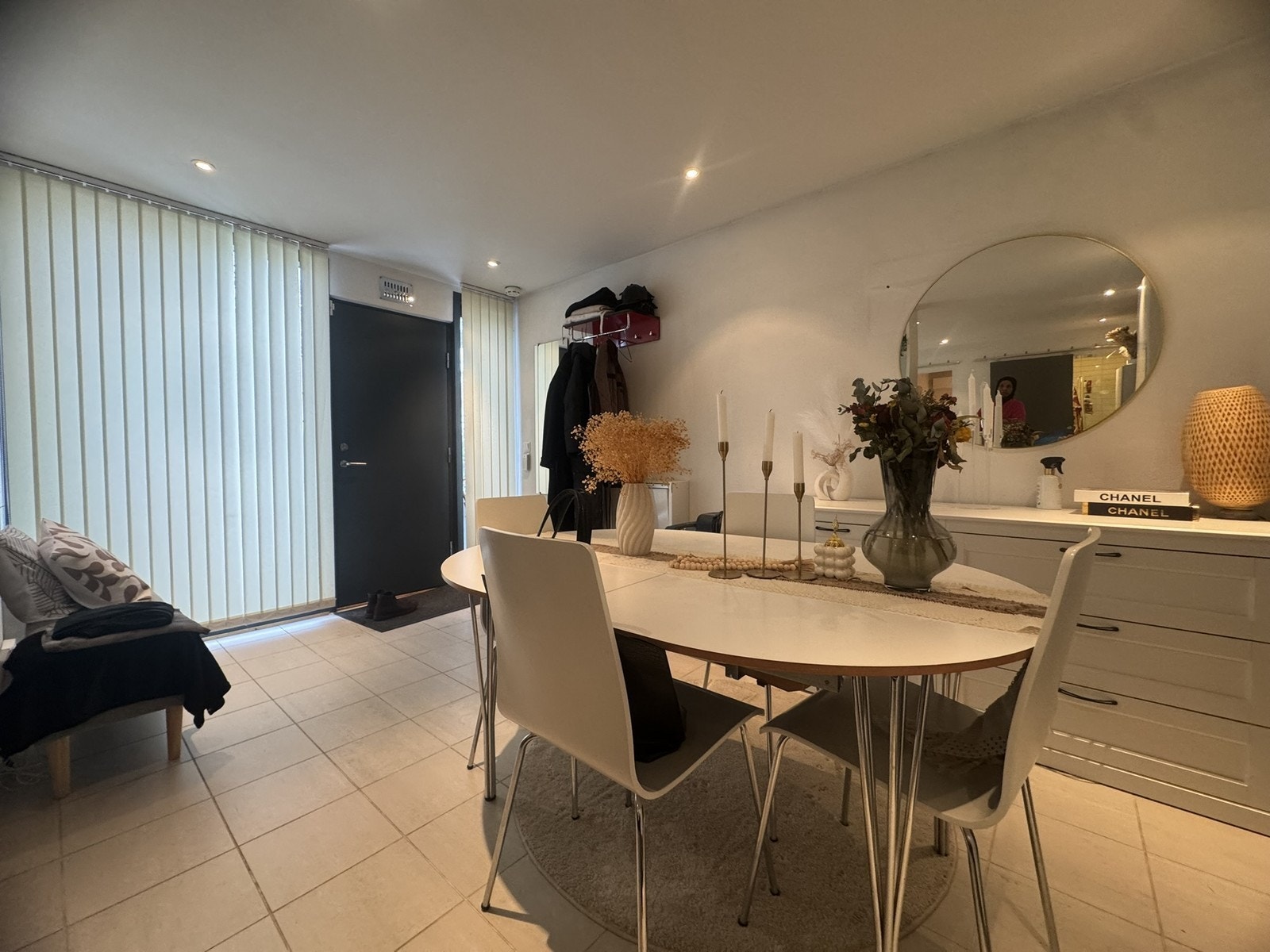 Inngangsparti og spisestue Galleribilde