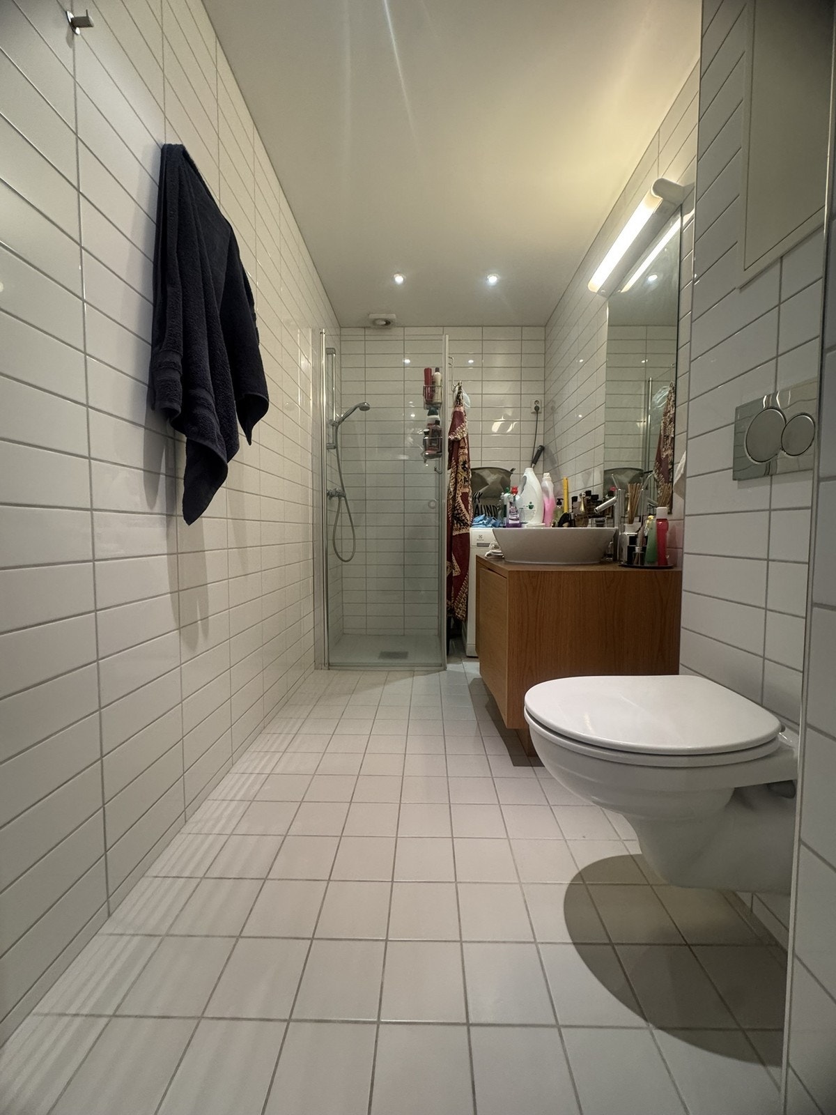 Bad med vaskemaskin Galleribilde