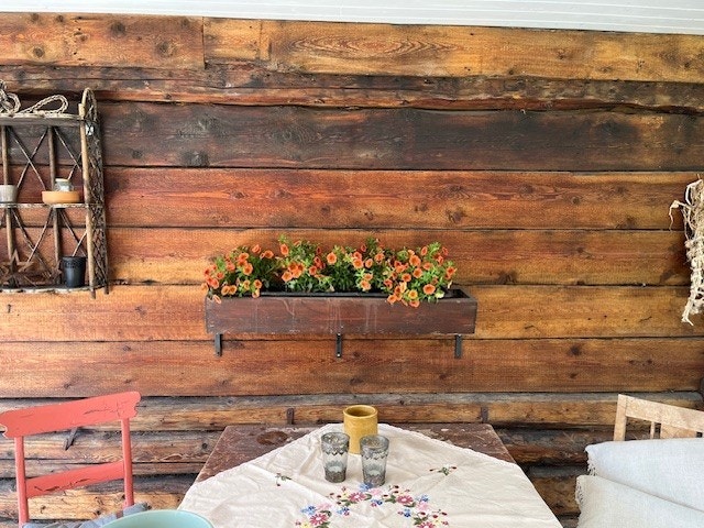 Vakkert med gammel vegg. Galleribilde