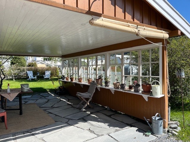 Hagestue om sommeren og carport om vinteren. Galleribilde