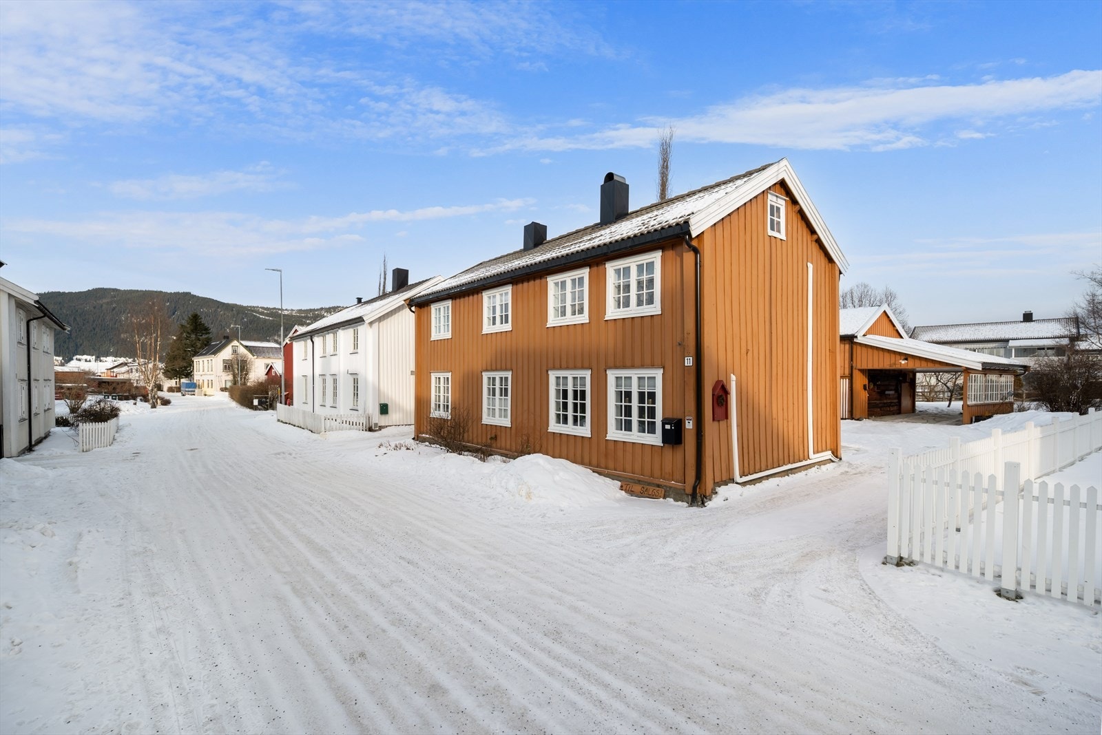 Eneboligen er fra tidlig 1800-tallet og byr på en helt egen atmosfære som det er vanskelig å finne i nyere bygg. Galleribilde