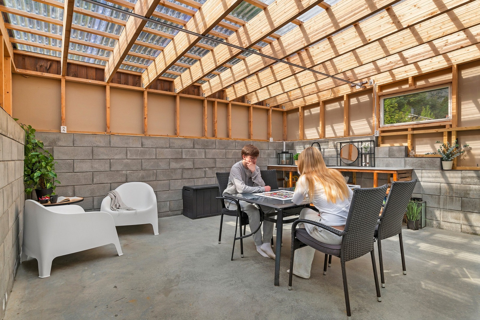 Hagestue (2022) som er yndet samlingssted for hele familien, for venner og gjester. Her finner du innlagt varmt og kaldt vann, strøm, samt røropplegg for gass. Galleribilde