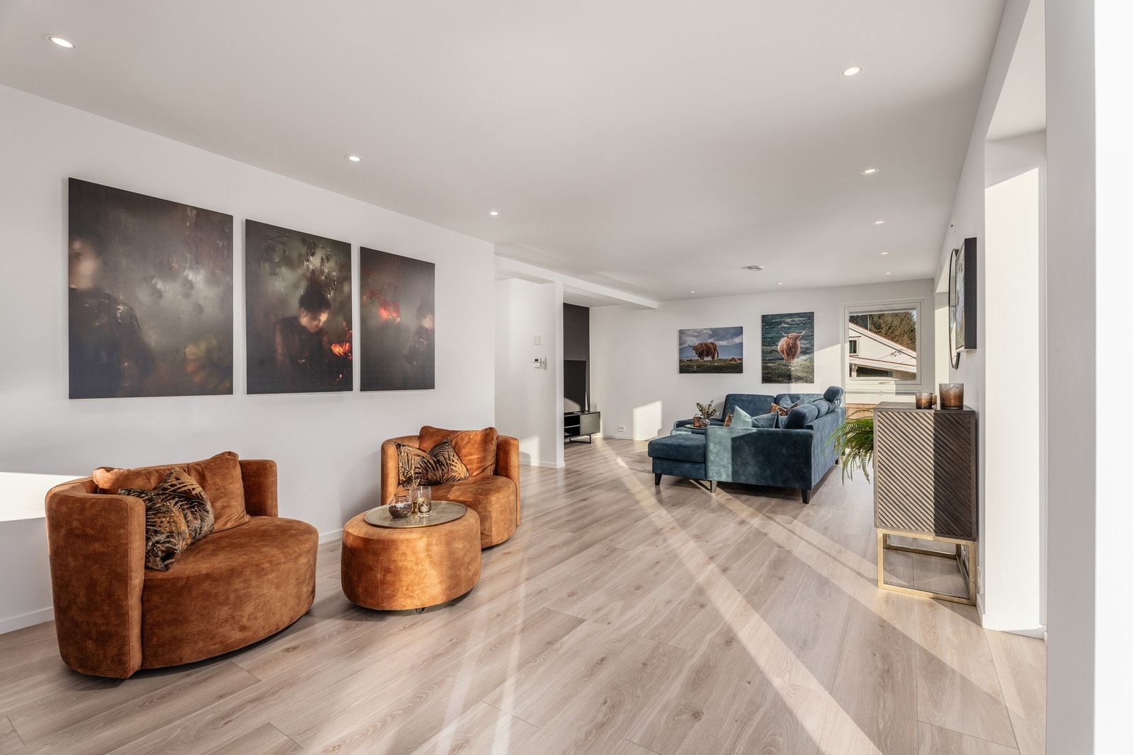 Legg merke til belysning i himling og mulighet for å møblere i flere soner. Galleribilde